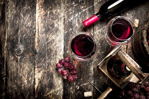 Vin rouge : un voyage sensoriel à travers les terroirs du monde